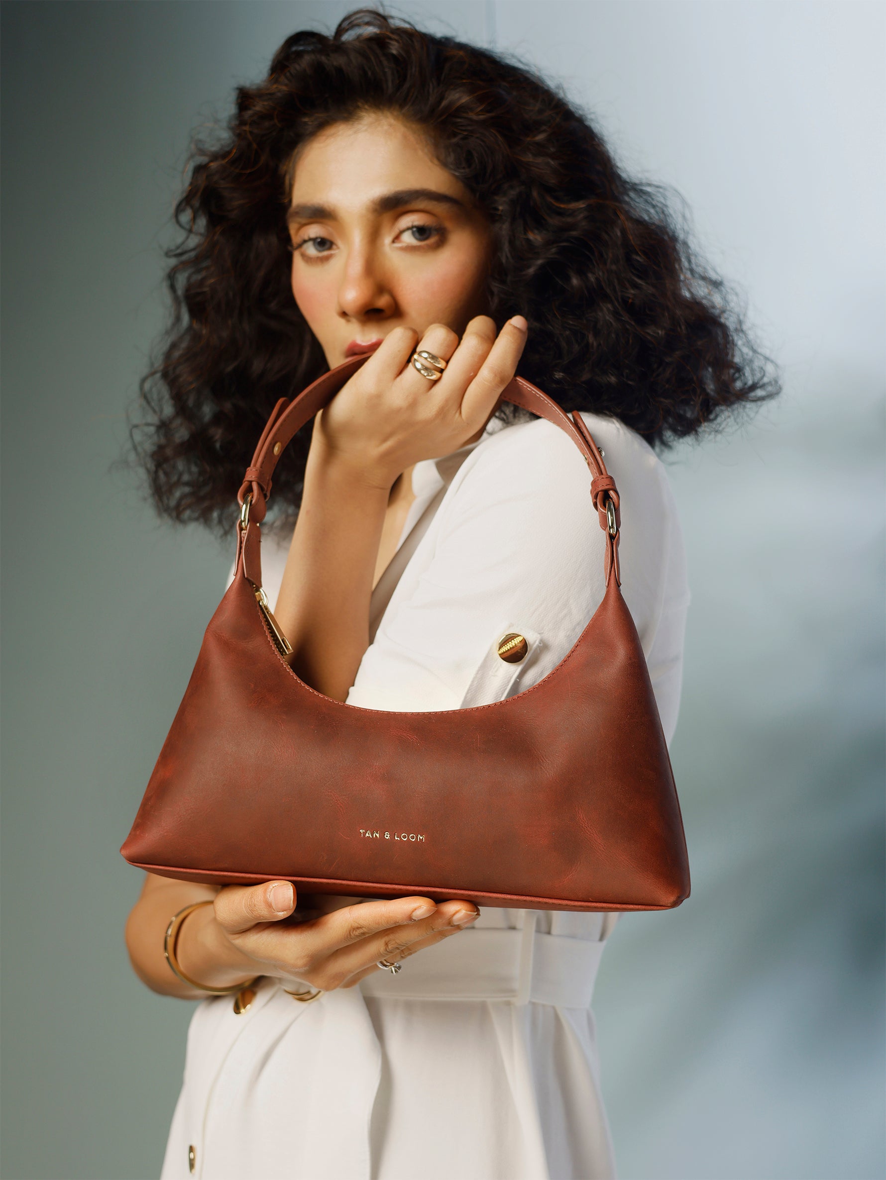 Handcrafted Genuine Vegetable Tanned Leather Skinny Baguette Grande Hunter Red for Women Tan & Loom