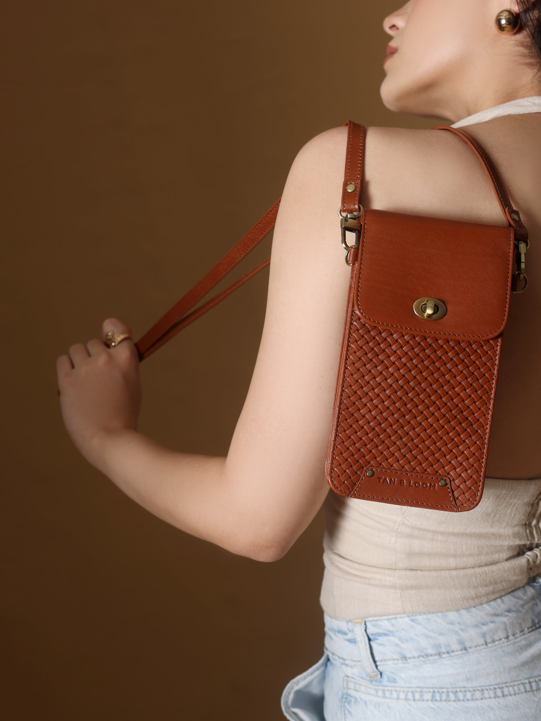 Handcrafted Woven Vegetable Tanned Leather Manhattan Mobile Sling Cognac for Women Tan & Loom