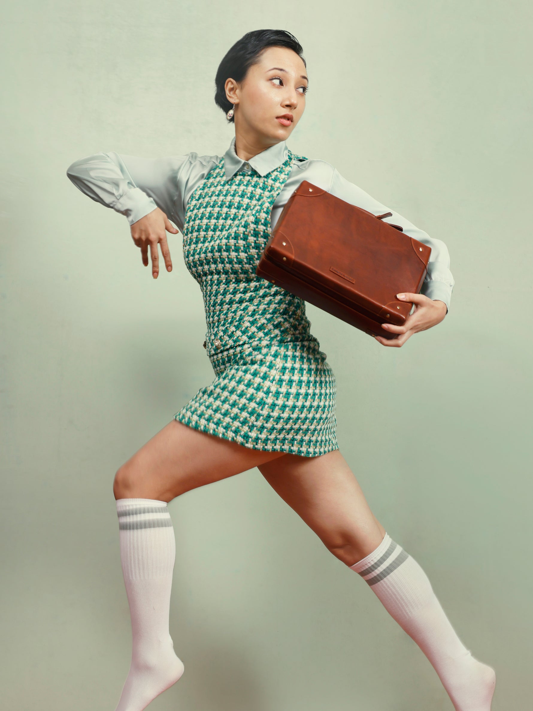 Handcrafted Genuine Vegetable Tanned Leather Traveller's Trunk Sling Vintage Brown for Women Tan & Loom