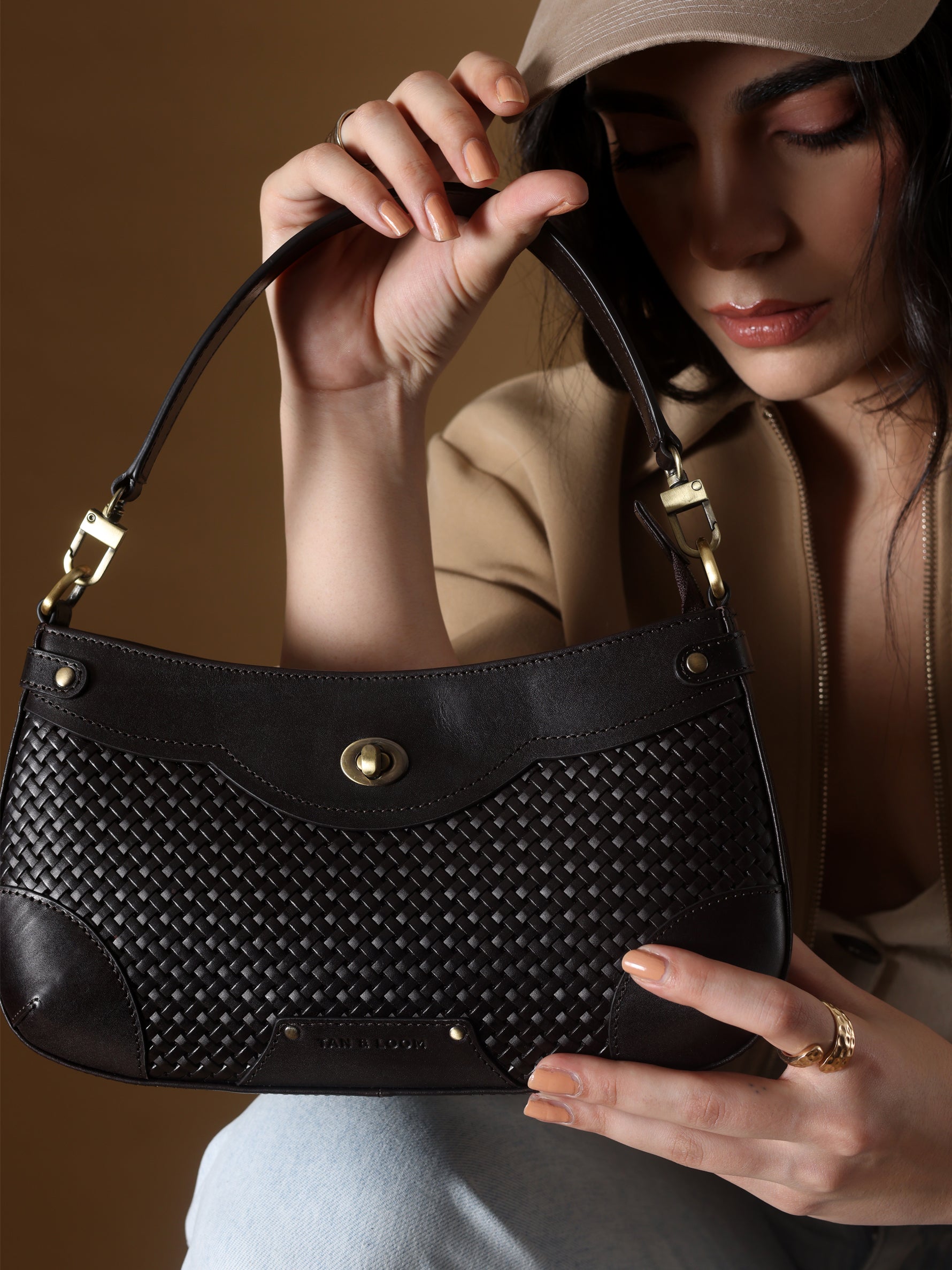 Handcrafted Woven Vegetable Tanned Leather Brooklyn Baguette Warm Black for Women Tan & Loom